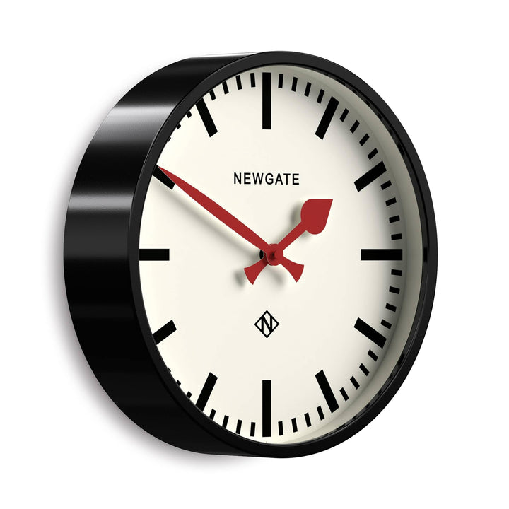 NEWGATE® The Luggage Wanduhr aus Metall Wanduhren - Designer Bahnhofsuhr - Perfekt als Küchenuhr - B