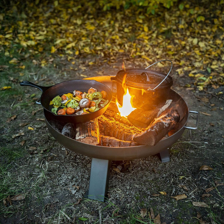 SOUK ONE Dutch Oven Set [9 L]- Eingebrannter Gusstopf mit Füssen Feuertopf aus Gusseisen mit praktis