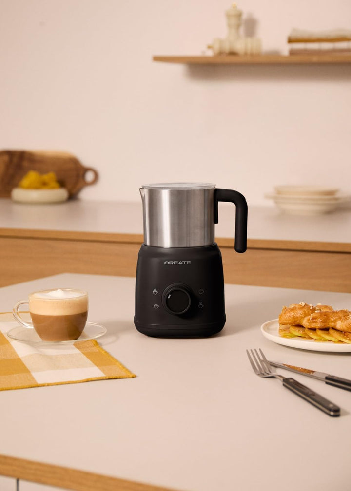 CREATE/MILK FROTHER RETRO/Milchaufschäumer und -erhitzer mit abnehmbarem Krug Schwarz/Magnetische Dr