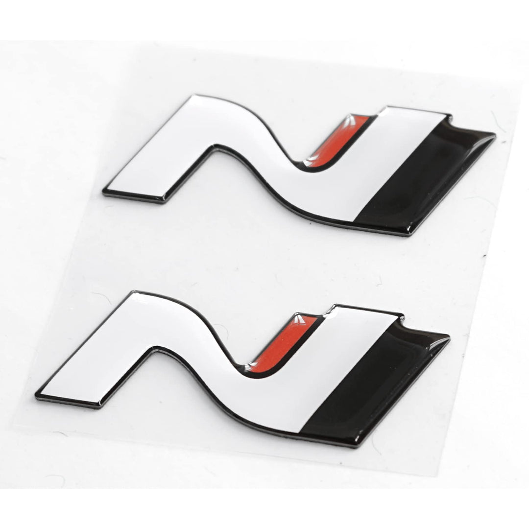 Hyundai 9999Z057168 Schriftzug N-Logo Batch Emblem, 2-teilig, Weiss