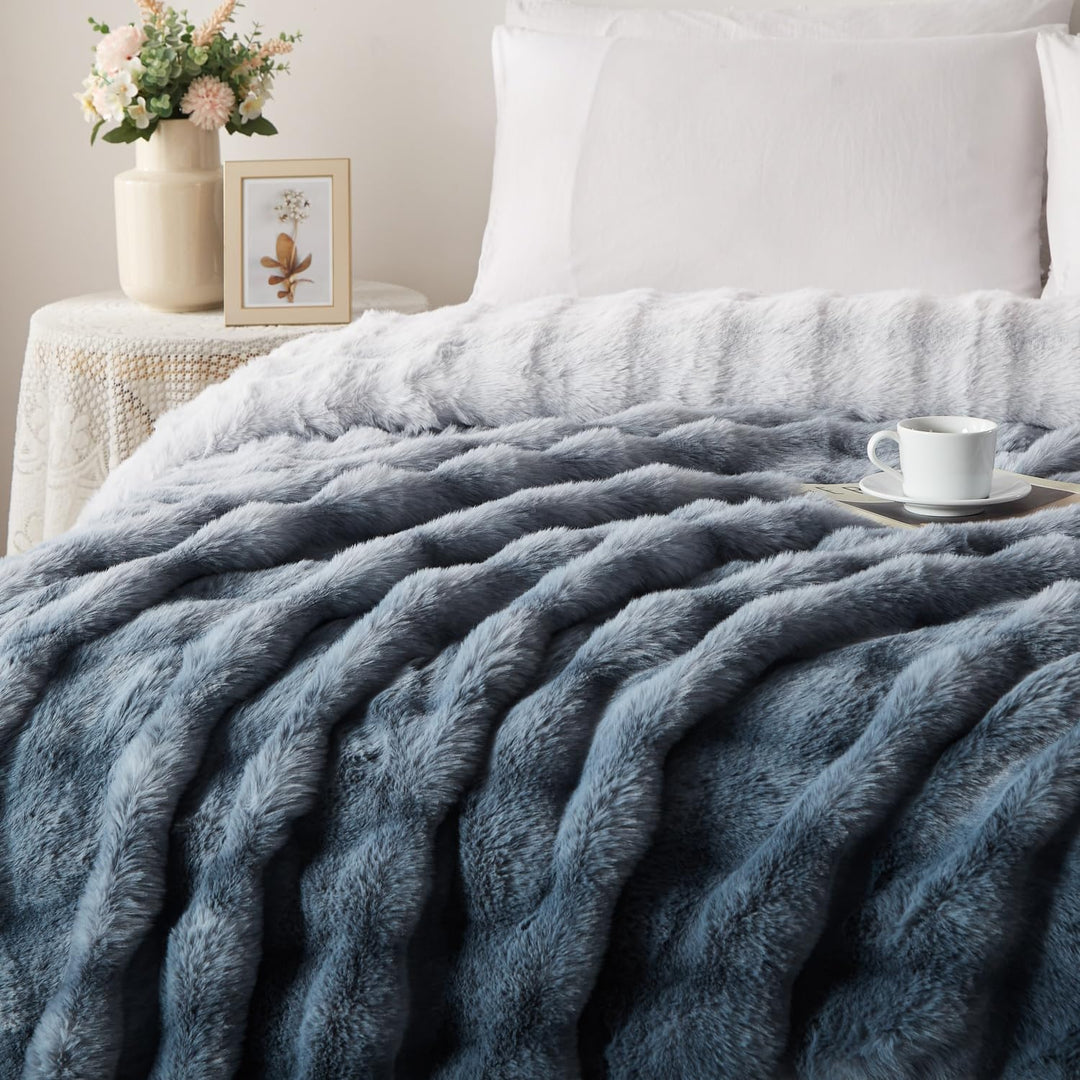 Kuscheldecke Farbverlauf Blau Graublau Weiss 220×240cm Flauschig Warm Weich Dick Sofadecke Couchdeck