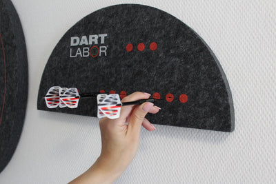 Dart Labor Vlies Darthalterung anthrazit Halbkreis ø 45 cm | Platz für 12 Darts in Vorstanzungen | A