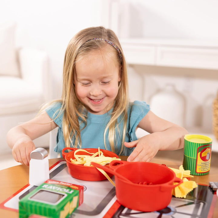 Melissa & Doug Pasta Spielset - 50+ Teile inklusive verschiedener Spiel-Nudelsorten aus Filz, Töpfe