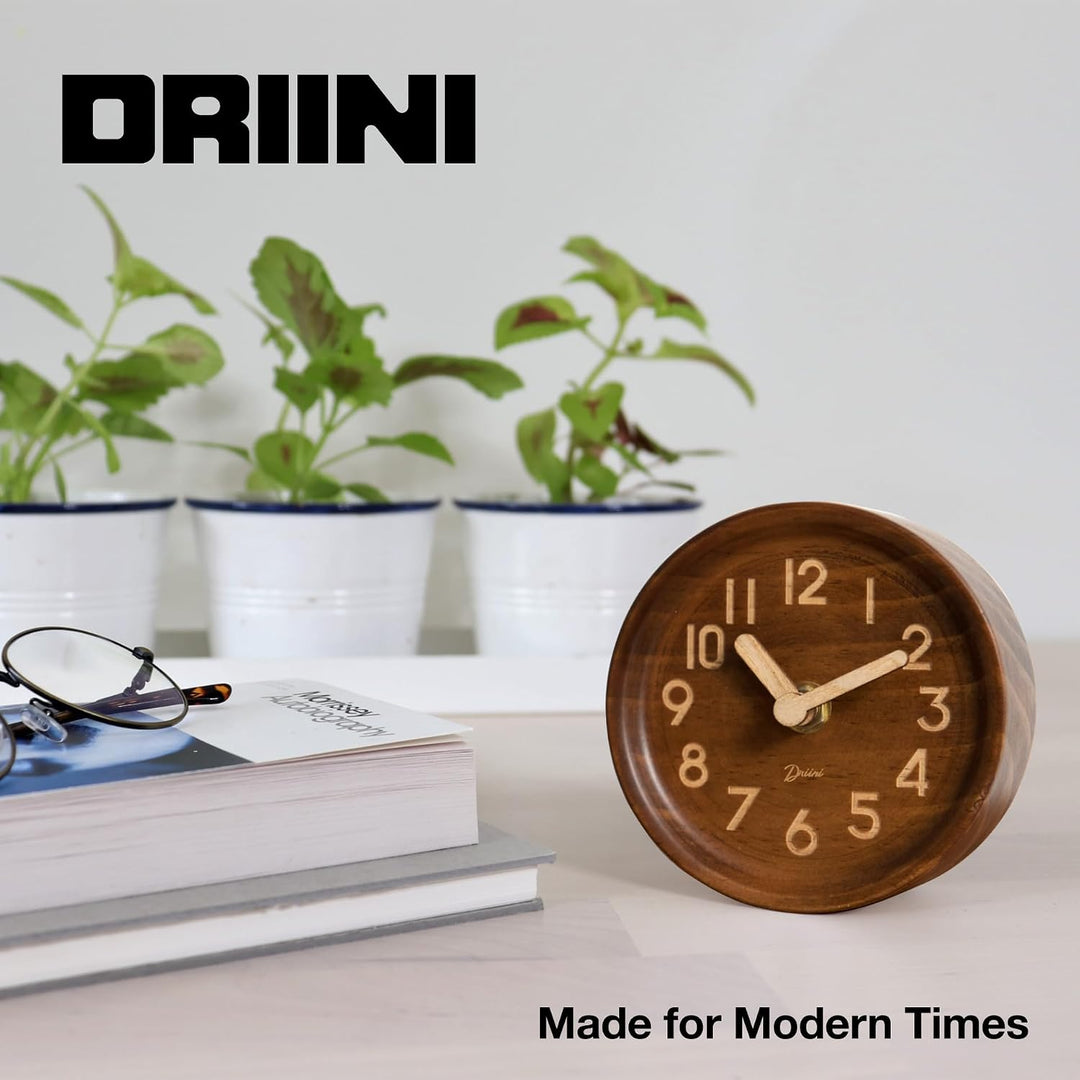 Driini Analoge Tischuhr aus Holz - 10,9 cm Dekorative Kiefernholz-Uhr, kein Tick-Design - leicht zu