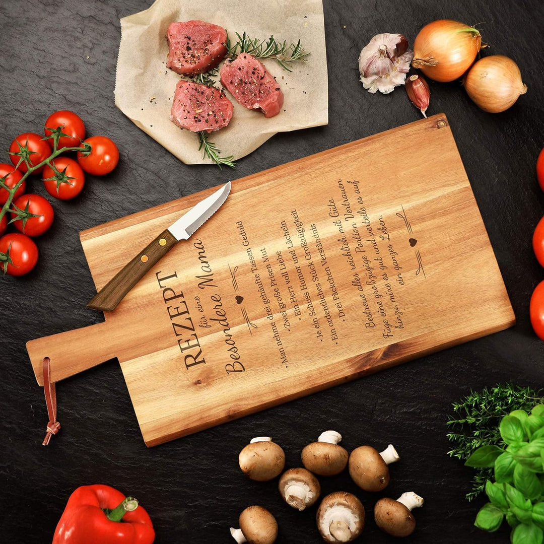 Casa Vivente Grosses Schneidebrett mit Griff und Lederband, Gravur Rezept Mama, Geschenkidee zum Mut