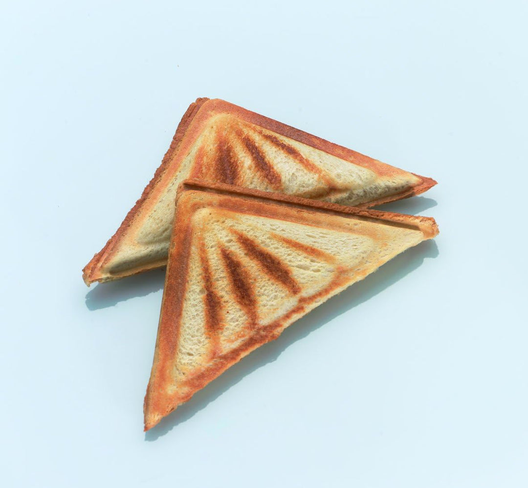 Cloer 6219 Sandwichmaker, 900 W für 2 diagonal geteilte Toasts, optische Fertigmeldung, silber Silbe