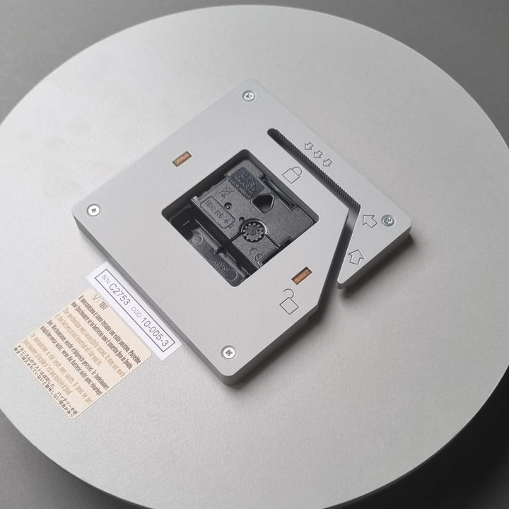 CalleaDesign Wanduhr Smile Schwarz und weiss Rund 30 cm Schlichtes und modernes Design Geräuschloser