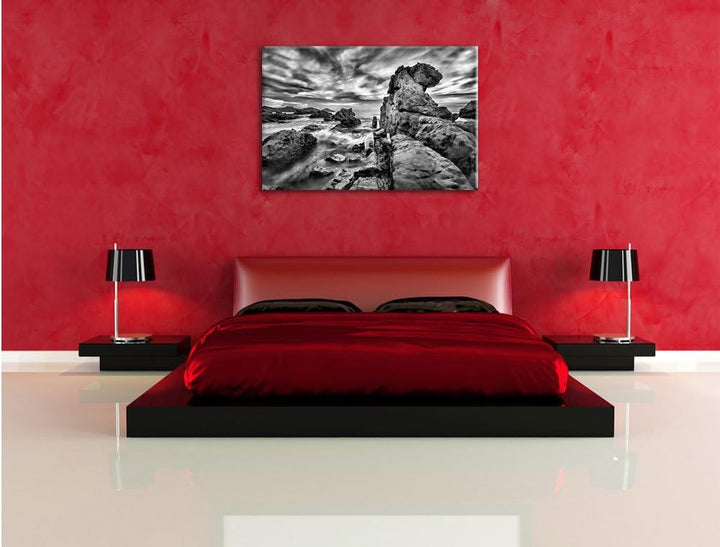 Pixxprint Monocrome, Steinige Küste bei Abenddämmerung, Format: 100x70 auf Leinwand, 100x70