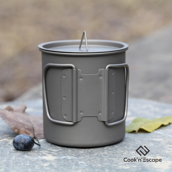 COOK'N'ESCAPE Titan Camping Tasse mit Deckel Titanium Topf Becher mit faltbarem Griff 450ml Leicht u