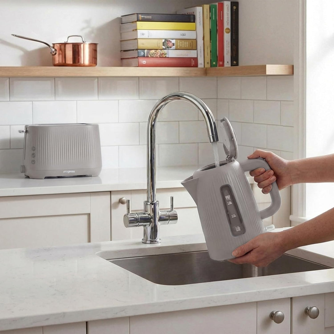 Progress Mellow Elektrischer Wasserkocher – 1,7 L Fassungsvermögen, Abnehmbarer Kalkfilter, 360°-Dre