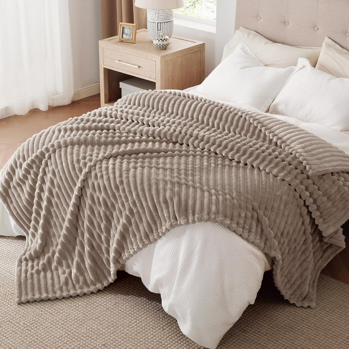 BEDSURE kuscheldecke 220x240 für Zimmer Deko - Tagesdecke, Wolldecke & Fleecedecke, Sofadecke, Weich