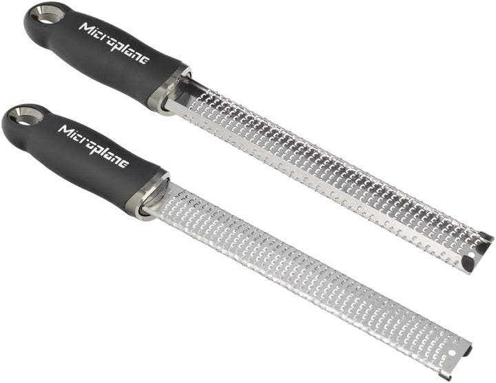 Microplane Zester Küchenreibe in Schwarz für Zitrusfrüchte, Hartkäse, Ingwer, Schokolade & Muskatnus