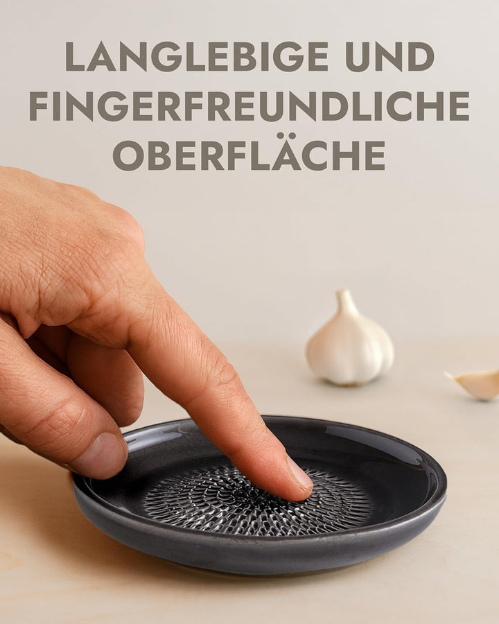 evergrate Geniales Duo: Tellerreibe + Dipschale Motiv Anthrazit mit 2 Küchenpinsel und 2 Rezepthefte