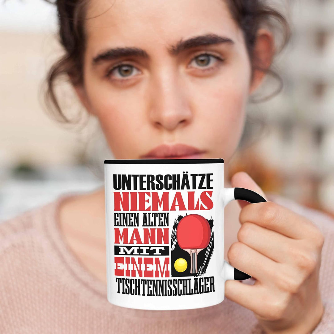 Trendation - Tischtennis Tasse Geschenk für Tischtennisspieler Lustiger Spruch Unterschätze Niemals
