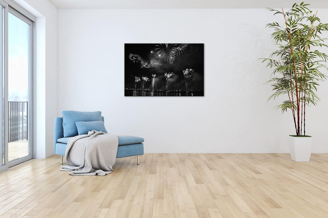 aufsteigendes Feuerwerk in der Nacht Effekt: Schwarz&Weiss,Format: 80x60 als Leinwandbild, Motiv fer