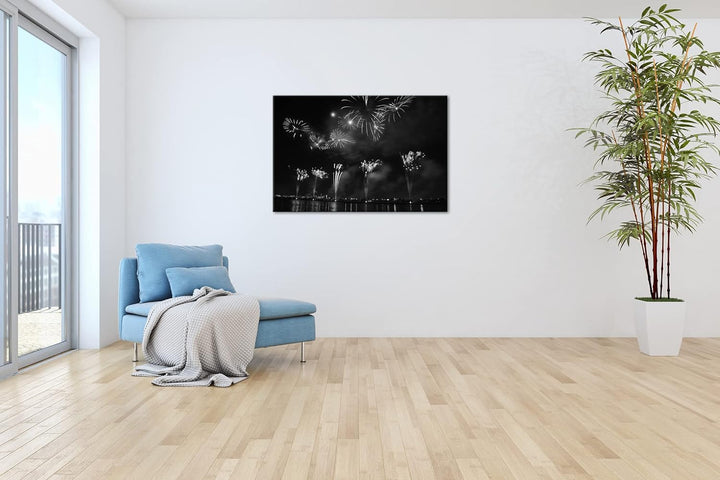 aufsteigendes Feuerwerk in der Nacht Effekt: Schwarz&Weiss,Format: 80x60 als Leinwandbild, Motiv fer
