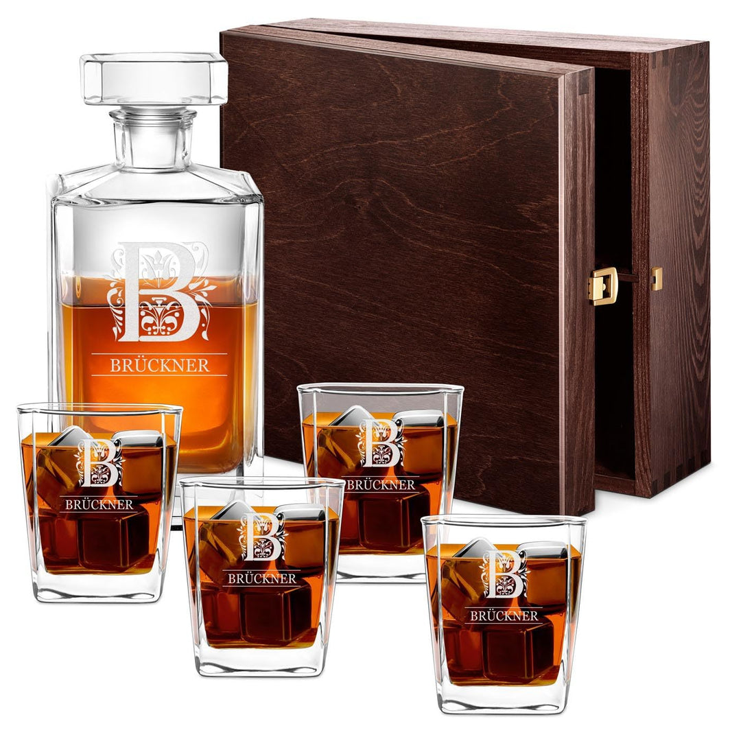 Maverton Whiskey Karaffe + 4er Whiskygläser Set mit Gravur - 700ml Whisky Dekanter - Geschenk zum Ge