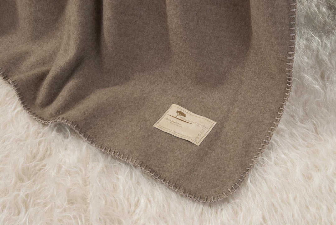 Wohnen &amp; Accessoires GmbH &amp; Co. KG Kaschmirdecke, Wolldecke aus 100% Kaschmir Amalfi grau-braun 150x