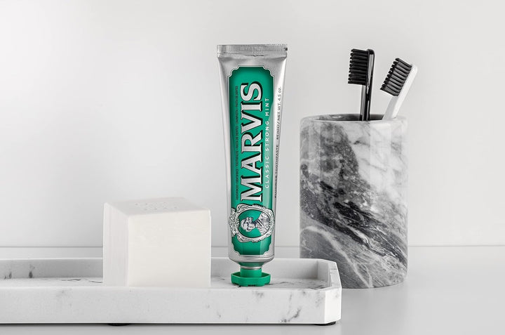 Marvis Classic Strong Mint Zahnpasta, 3 × 85 ml, Zahnpasta mit Geschmacks-Erlebnis-Garantie für bele
