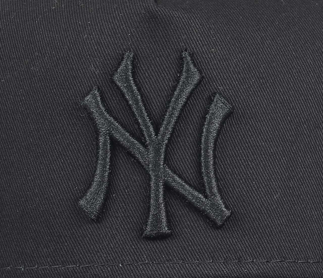 New Era New York Yankees MLB Black on Black 9Forty A-Frame Snapback Cap - One-Size