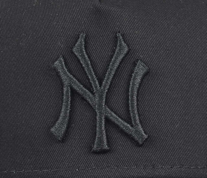 New Era New York Yankees MLB Black on Black 9Forty A-Frame Snapback Cap - One-Size
