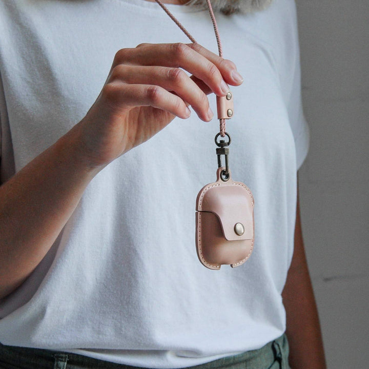 Woodcessories - AirPods 1 &amp; 2 Leder Hülle mit Halskette, AirCase (Rose Nude) AirPods 1 &amp; 2 Rosa, Air