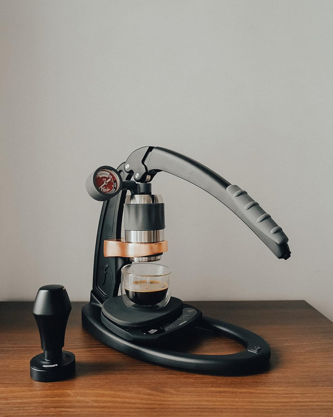 Normcore federbelasteter Kaffeestampfer, Barista-Werkzeug, Espresso-Stampfer mit Matte, passend für