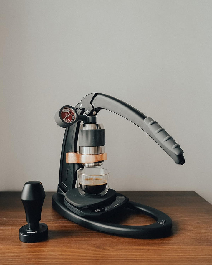 Normcore federbelasteter Kaffeestampfer, Barista-Werkzeug, Espresso-Stampfer mit Matte, passend für