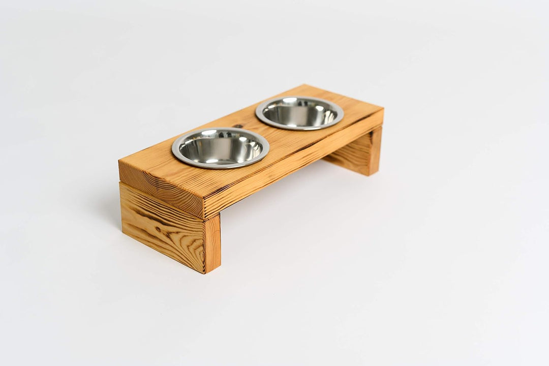 Woodworms Futterstation mit 2x 800ml Edelstahlnäpfen, handgemachte Echtholz Hundebar, Hundenapf für