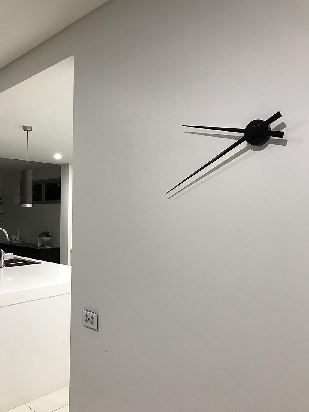 Nextime Hands Wanduhren, Metall und Kunststoff, Schwarz, Ø 85 cm