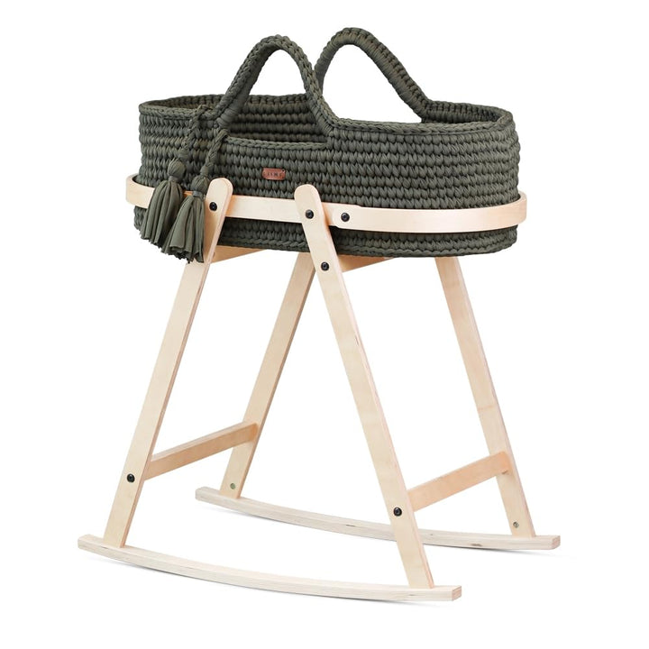 LIINI® Babywiege mit Moseskorb (Olive) – sanfte Wiegebewegung, handgehäkelt, nachhaltiges Holzgestel