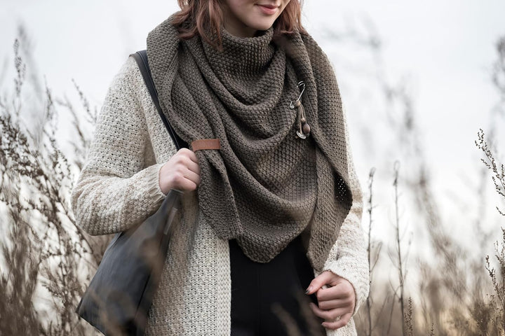 KNIT FACTORY - Dreiecksschal Coco - Damen Strickschal mit Wolle - Umschlagtuch für den Herbst und Wi