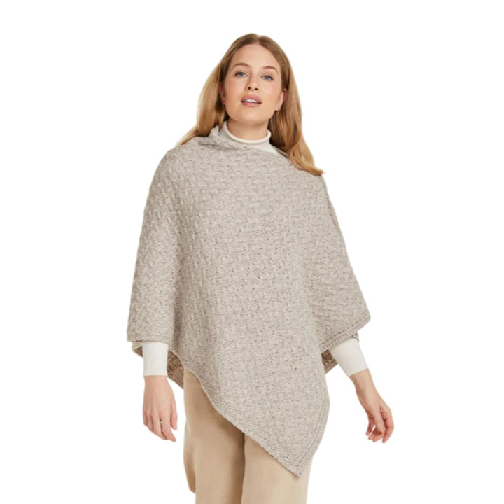 Irischer Aran Poncho Strickponcho Umhang Wollponcho aus 100% Merinowolle für Damen Einheitsgrösse Ge