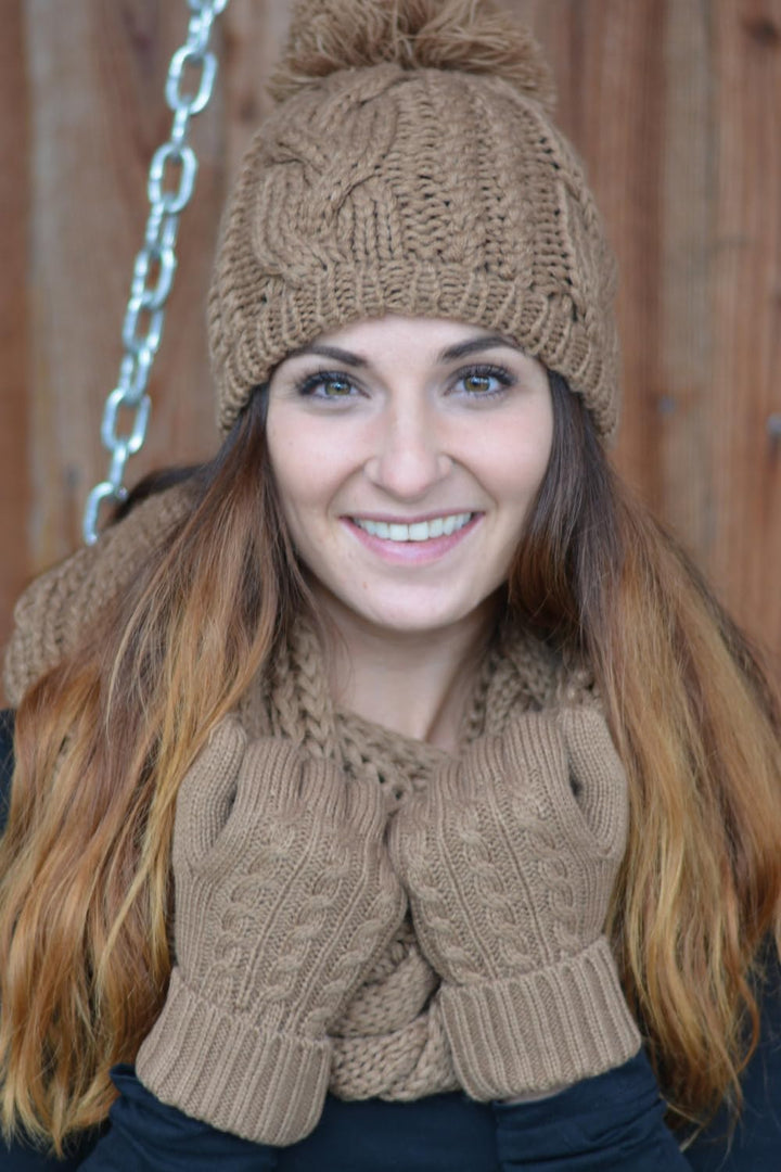 styleBREAKER Schal, Mütze und Handschuh Set, Zopfmuster Strickschal mit Bommelmütze und Handschuhe,