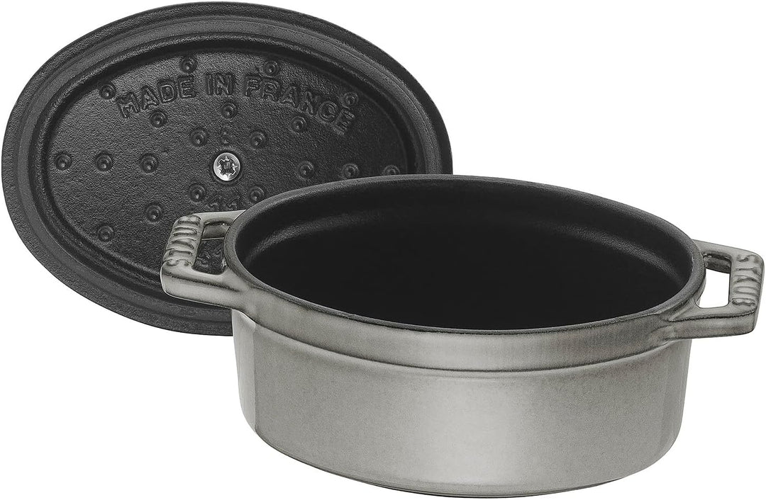 STAUB Mini Cocotte, oval mit Deckel 11 cm, 0,25 L, induktionsgeeignet, mit mattschwarzer Emaillierun