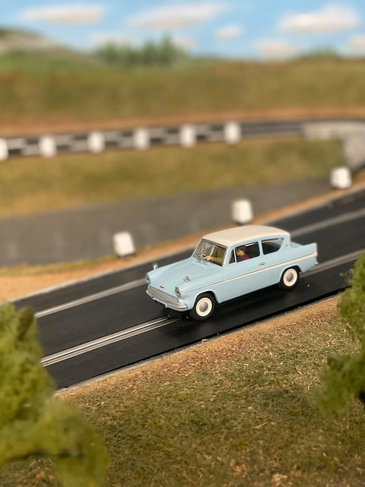 Scalextric C4504 1:32 Ford Anglia 105E Harry Potter HD - Slotcar, Rennbahn, Auto für Rennbahn, Rennb