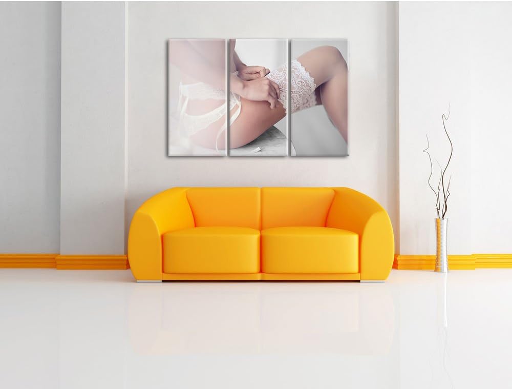 Pixxprint Schöne sexy Dame im eleganten weissen Höschen und Strümpfe B&W Detail 3-Teiler Leinwandbil
