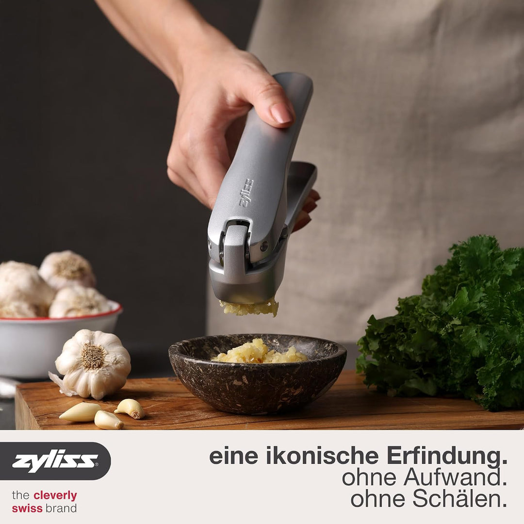 Zyliss Knoblauchpresse Susi 4, praktische Presse für grosse Knoblauchzehen auch mit Schale, Edelstah