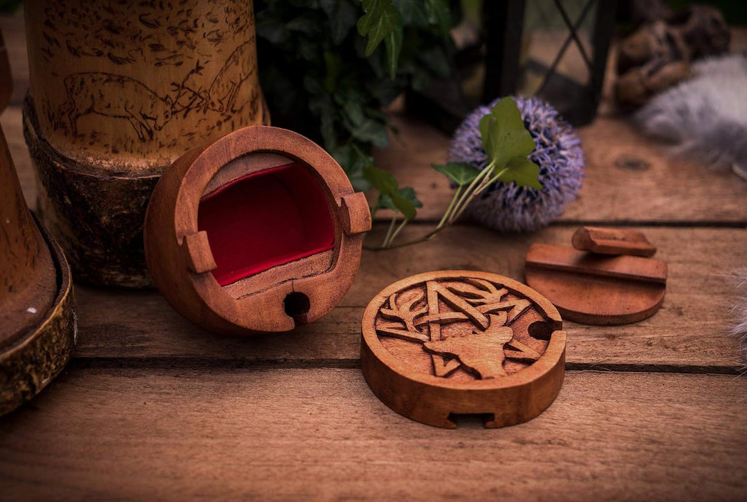 WINDALF Zauberdose CERNUNNOS Ø 9 cm Hirsch & Pentagramm Schmuckdose Handarbeit aus Holz