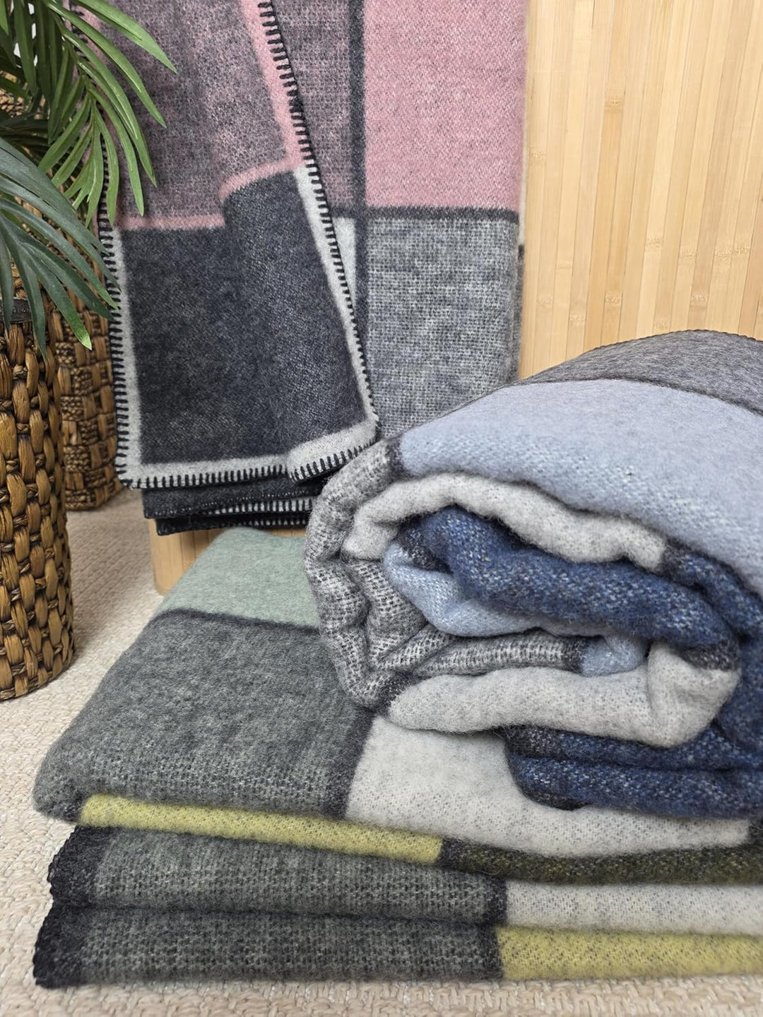 Wohndecke Wolldecke 100% Schurwolle 150 x 200 cm Tagesdecke Schurwolldecke Plaid Selva Grau-Blau-Hel