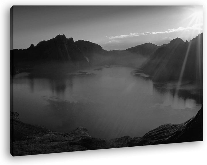 deyoli Berglandschaft mit schönem Sonnenuntergang Effekt: Schwarz/Weiss im Format: 100x70 als Leinwa