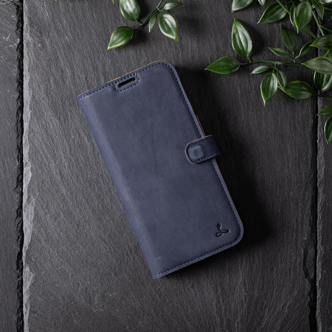 Snakehive Lederhülle für iPhone 15 Pro Max - Echtleder Handyhülle mit Standfunktion und Kartenfächer