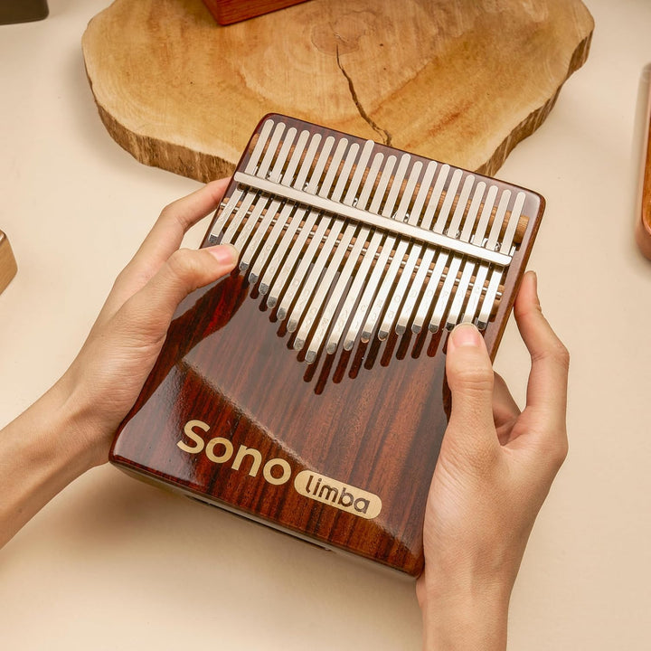 Kalimba "Sonolimba" mit 21 Schlüsseln in C - Dur aus Rosenholz - Daumenklavier inkl. Set mit Liederb