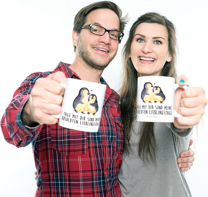 Mr. & Mrs. Panda Kinderbecher Pinguin umarmen - Geschenk, Plastikbecher, Hochzeitstag, Camping Tasse