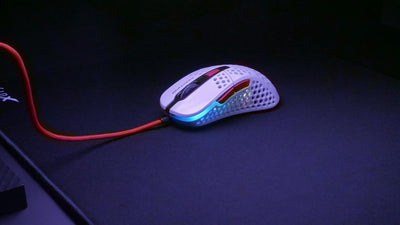 Xtrfy M4 RGB, ultraleichte kabelgebundene Gaming-Maus, ergonomisches Design für Rechtshänder, Pixart