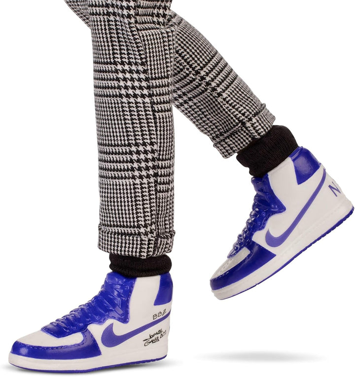 Barbie Signature Lebron James Kenbassadors Puppe, Sammelfigur mit College-Bomberjacke und Accessoire