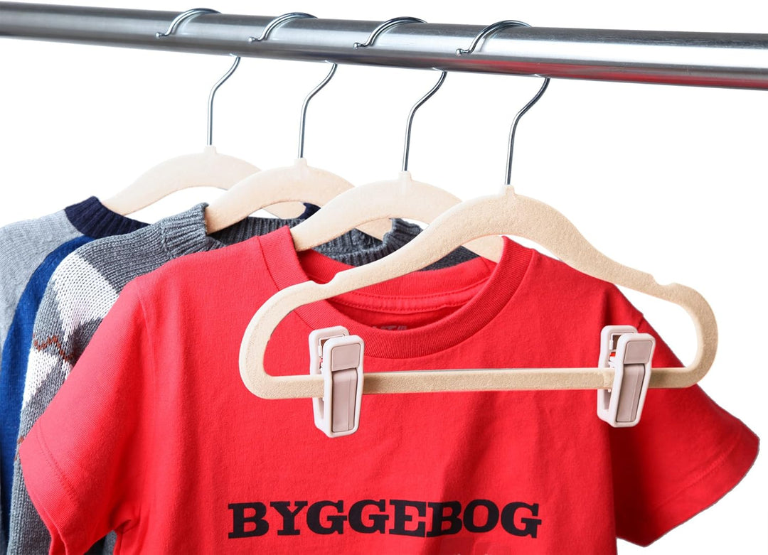 Finnhomy rutschfeste Kleiderbügel für Baby und Kinder, Samt-Kleiderbügel mit 10 Fingerclips, Beige,