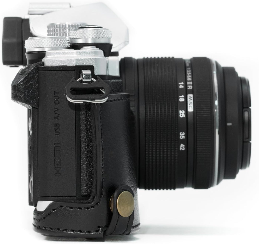 MegaGear MG993 Olympus OM-D E-M10 Mark II, E-M10 (14-42mm) Ever Ready Leder Kamera-Case mit Tragerie