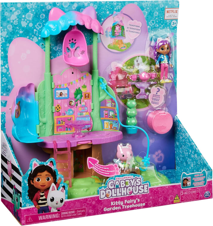 Gabby‘s Dollhouse, Kitty Fees Garten Spielset, verwandelbares Baumhaus mit Lichtern, Gabby & Katzen