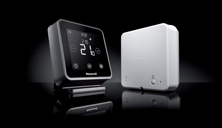 Honeywell Home T6R Wi-Fi Raumthermostat mit Tischhalter, Netzteil und Funk-Empfängerbox, schwarz, Y6